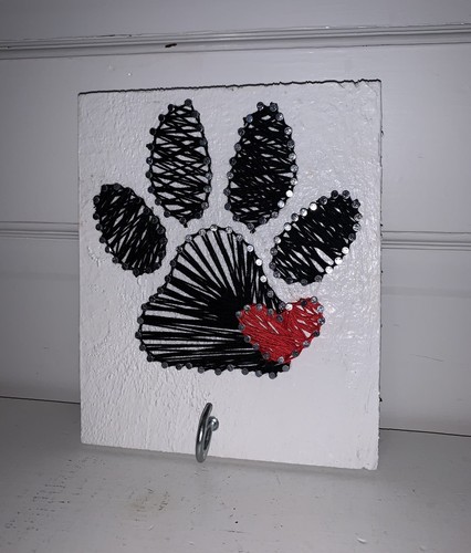 String Art Paw Print Dog Leash Holder Wall Hanging