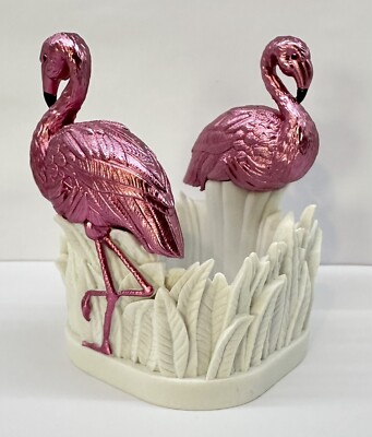 Bath & Body Works Foaming SOAP Holder Resin SHINY PINK FLAMINGO on white grass