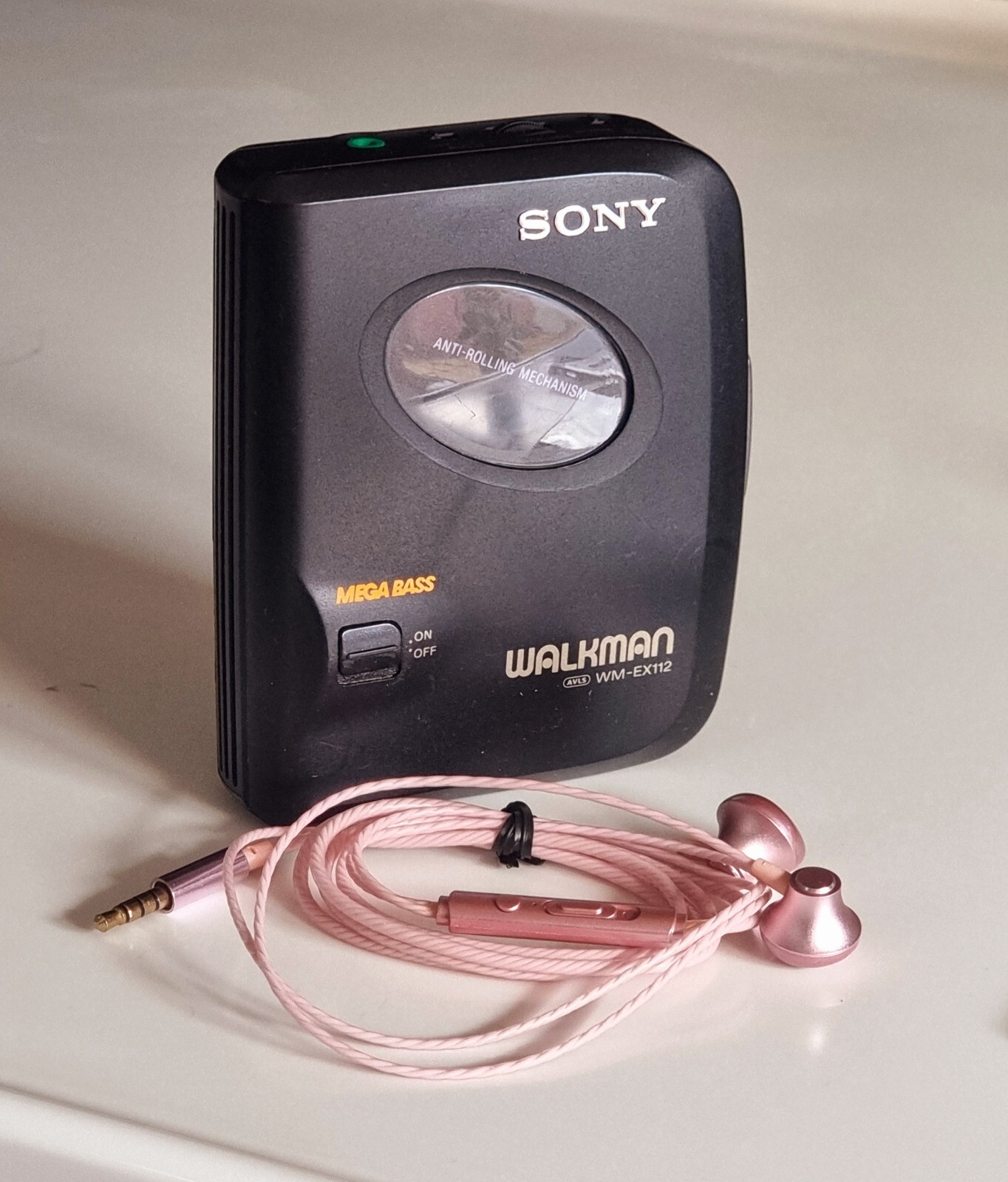 カセットウォークマン　SONY WM-EX112 SONY Walkman WM-EX112 AVLS Mega Bass anti rolling mechanism