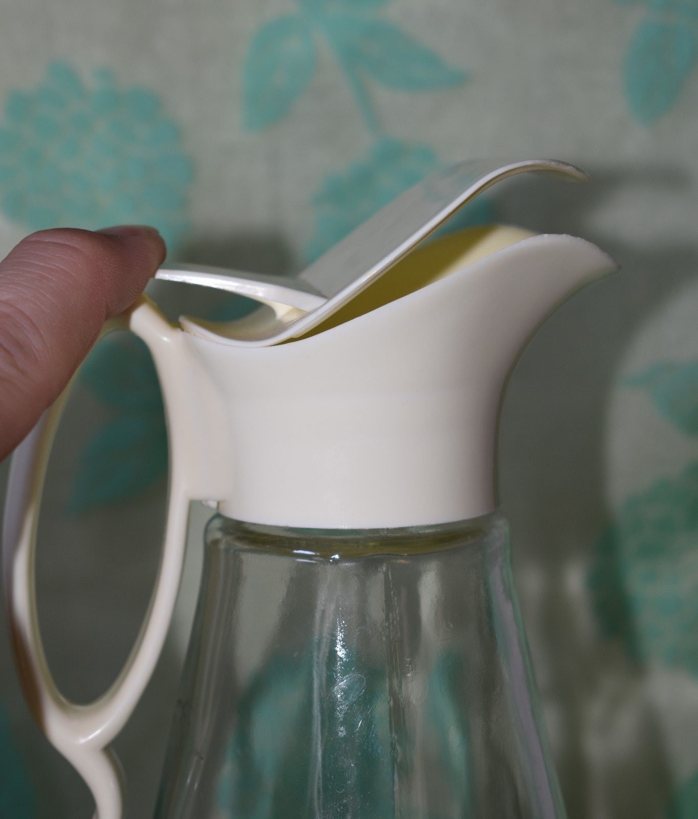 Syrup Milk Dispenser Tall clear glass Screw on Lid Decorative Outside glass