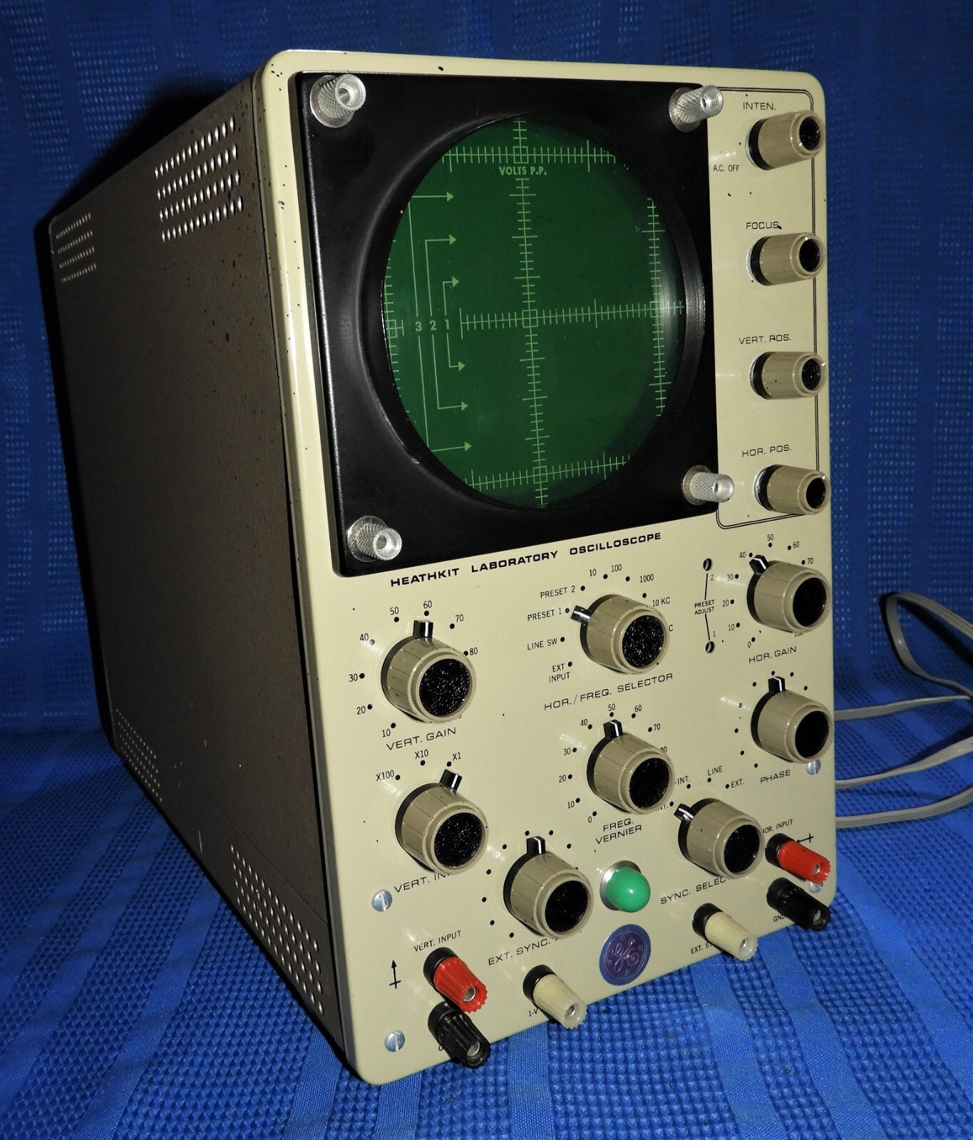 Vintage Heathkit Laboratory Oscilloscope Model I018 (1018) Vac Tubes