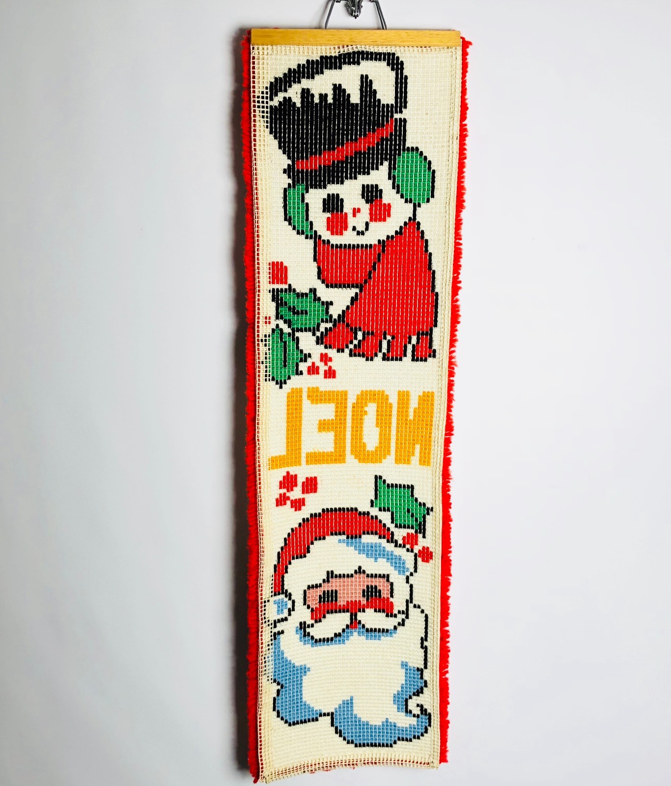 Vtg Latch Hook Christmas Noel Santa Frosty Snowman wall Decoration Yarn Art 46