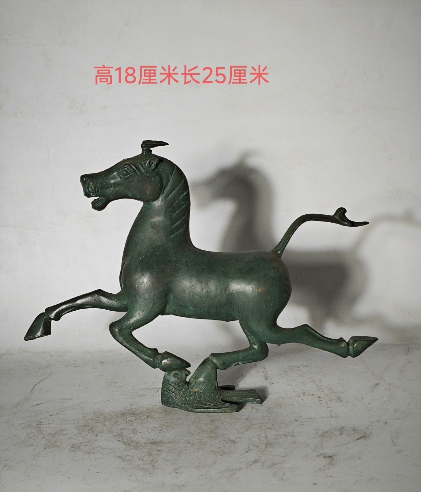旧蔵 東漢 青銅奔馬（馬踏飛燕）躍動感あふれる造形 中国古玩 置物