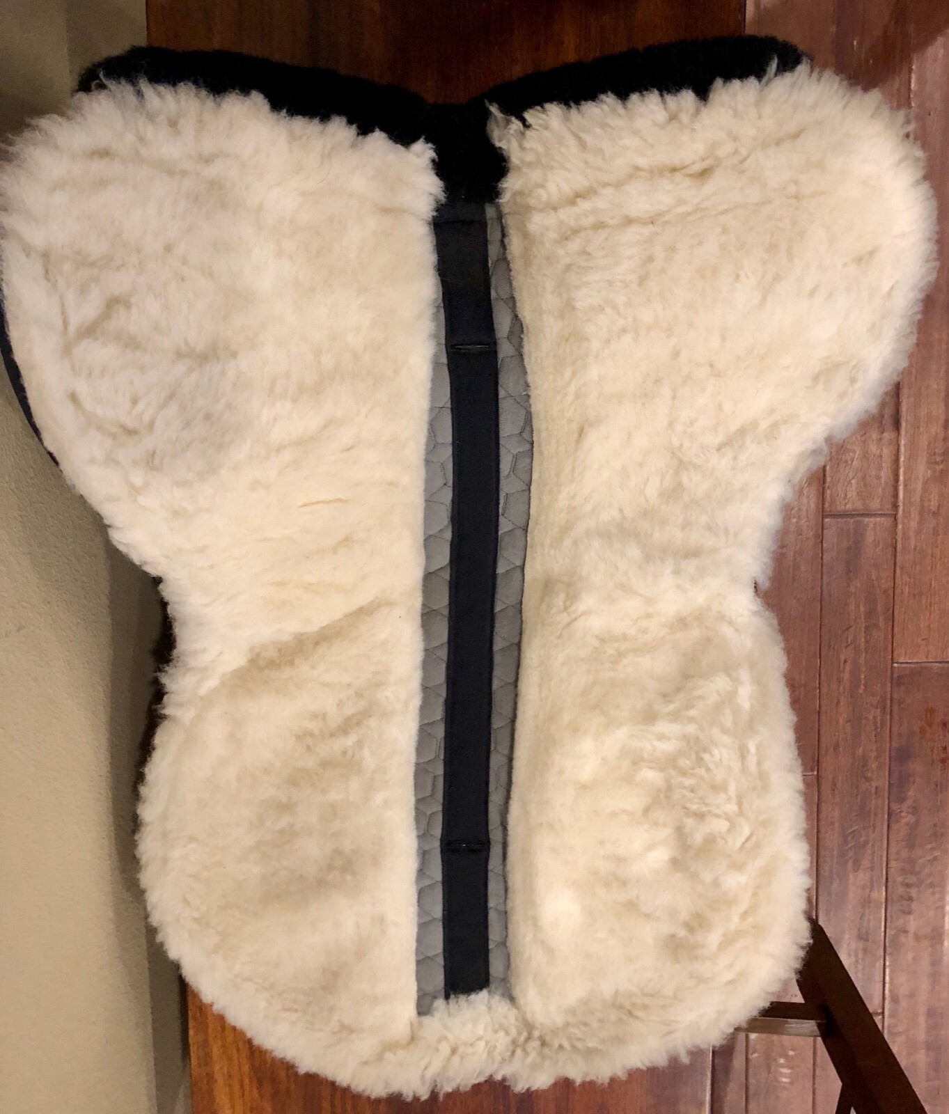 Mattes Gold Sheepskin Correction Half Pad - black medium - AP shimmable w/ shims