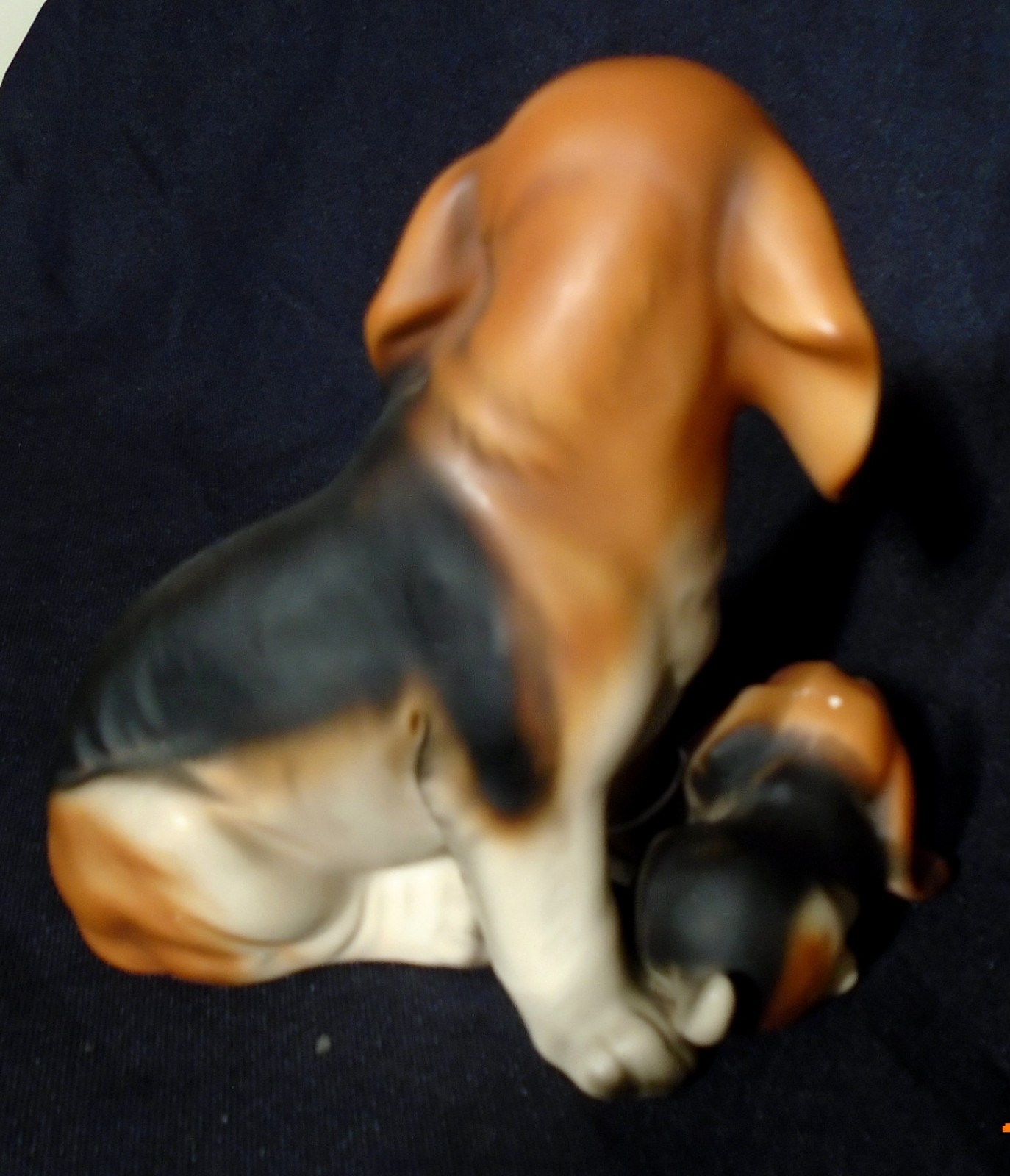 VINTAGE HARVEY KNOX BEAGLE WITH PUPPY - 5 1/2