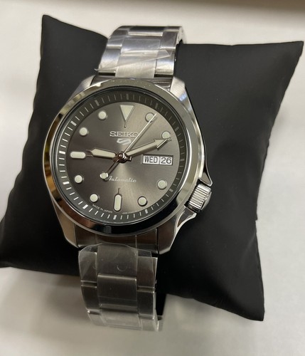 Pre-owned Seiko 5 Automatic Men's Watch Steel Bracelet Day-date Srpe51 Made In Japan