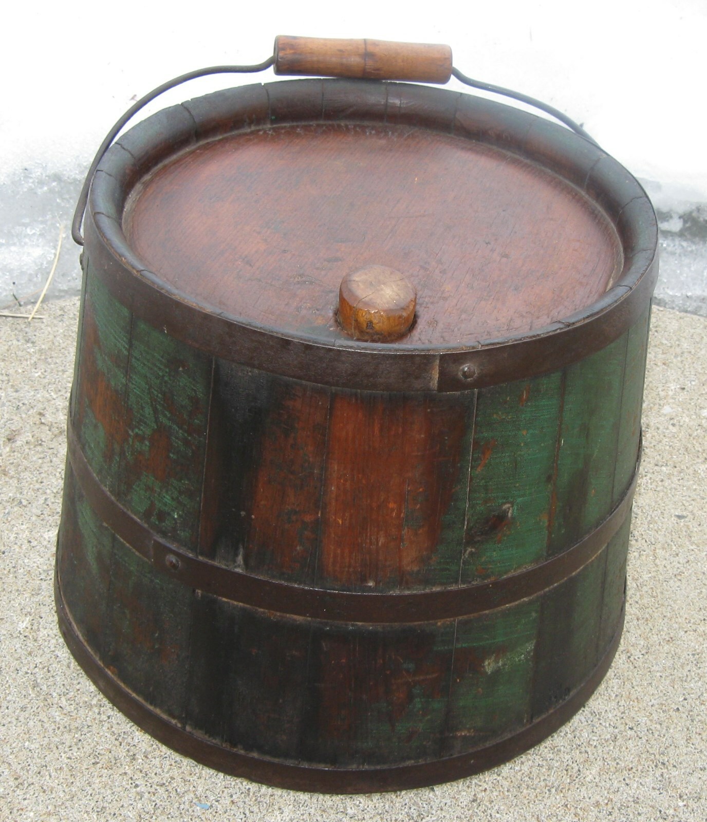 ANTIQUE SHAKER STAVED WOOD BUCKET/WATER VESSEL W/TOP,BAIL HANDLE OLD GREEN PAINT