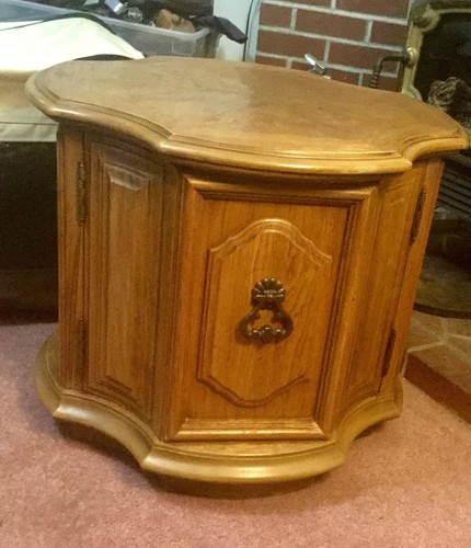 Vintage 1967 Thomasville Pair Of End Tables Country French Collection Solid Oak