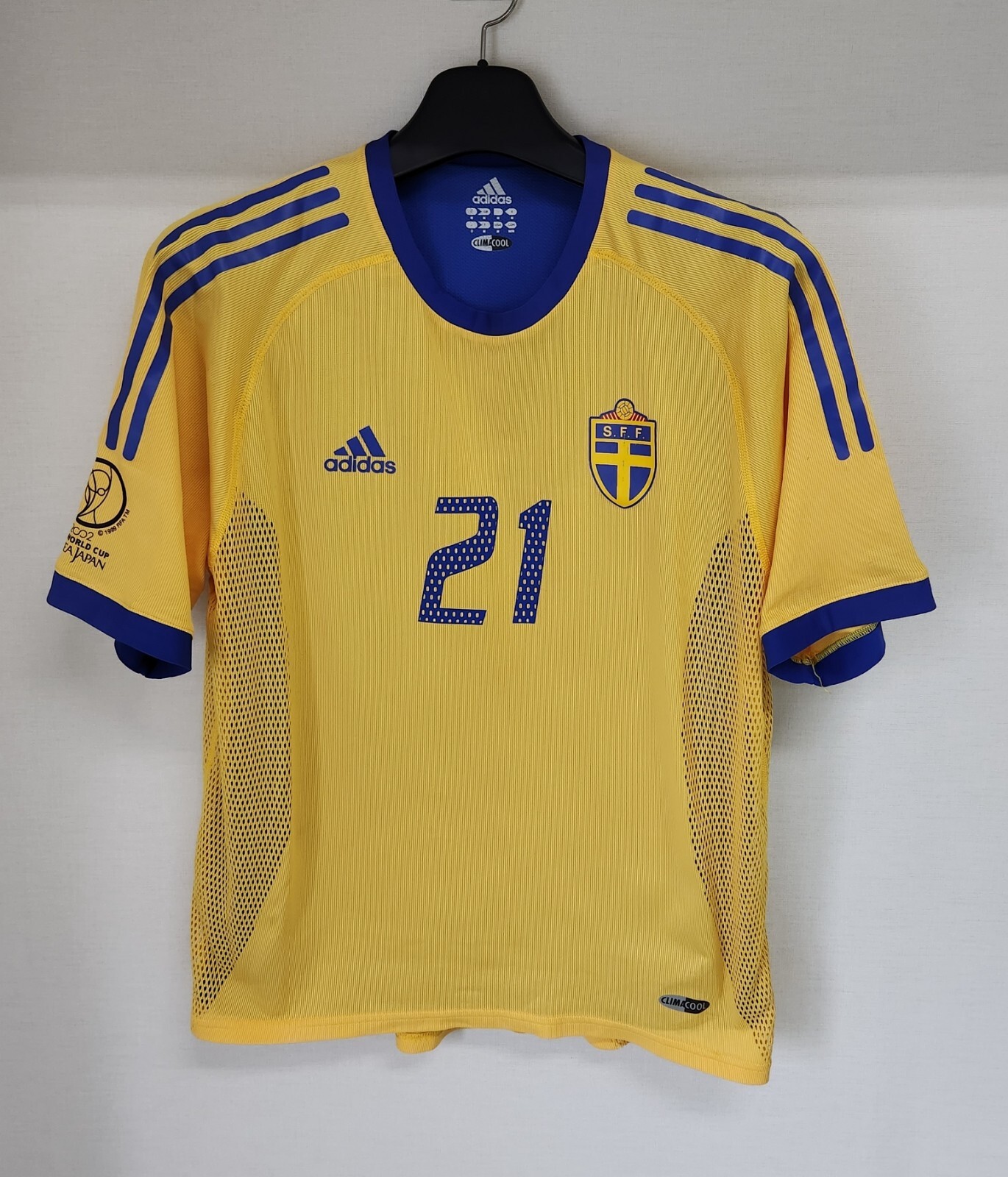 2002 Sweden Home S/S No.21 IBRAHIMOVIC Player Issue 2002 2002 Sweden Home S/S No.21 IBRAHIMOVIC Player Issue 2002
