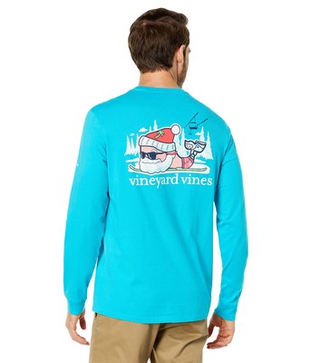 

Мужские рубашки и топы Vineyard Vines Santa Ski Футболка с длинным рукавом и карманом «Кит»