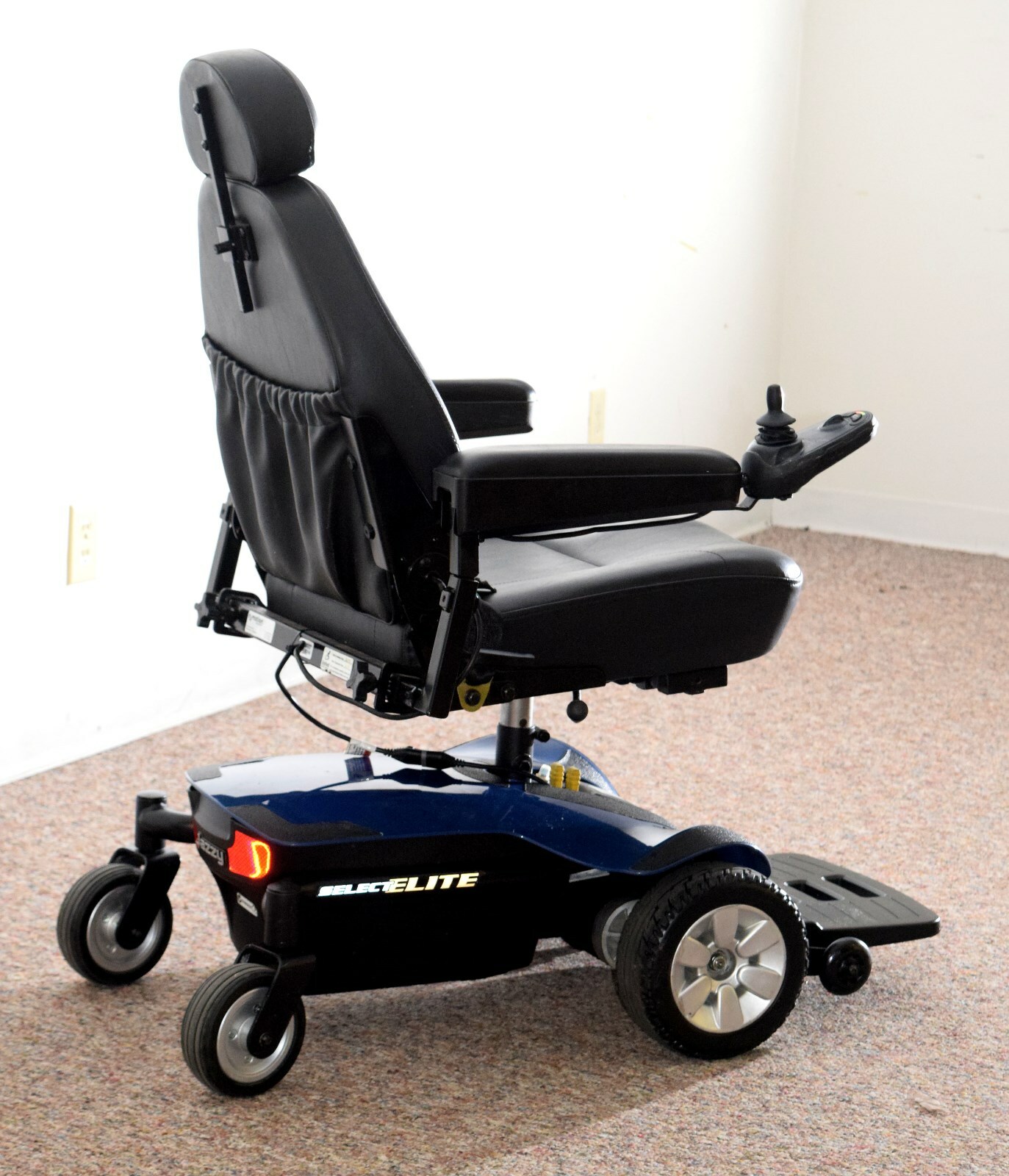 electric wheelchair Jazzy Select Elite nice big seat new batteries very nice