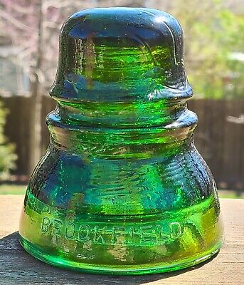 CD 152 SB [040] BROOKFIELD Glass Insulator Emerald Green with Lots of Amber
