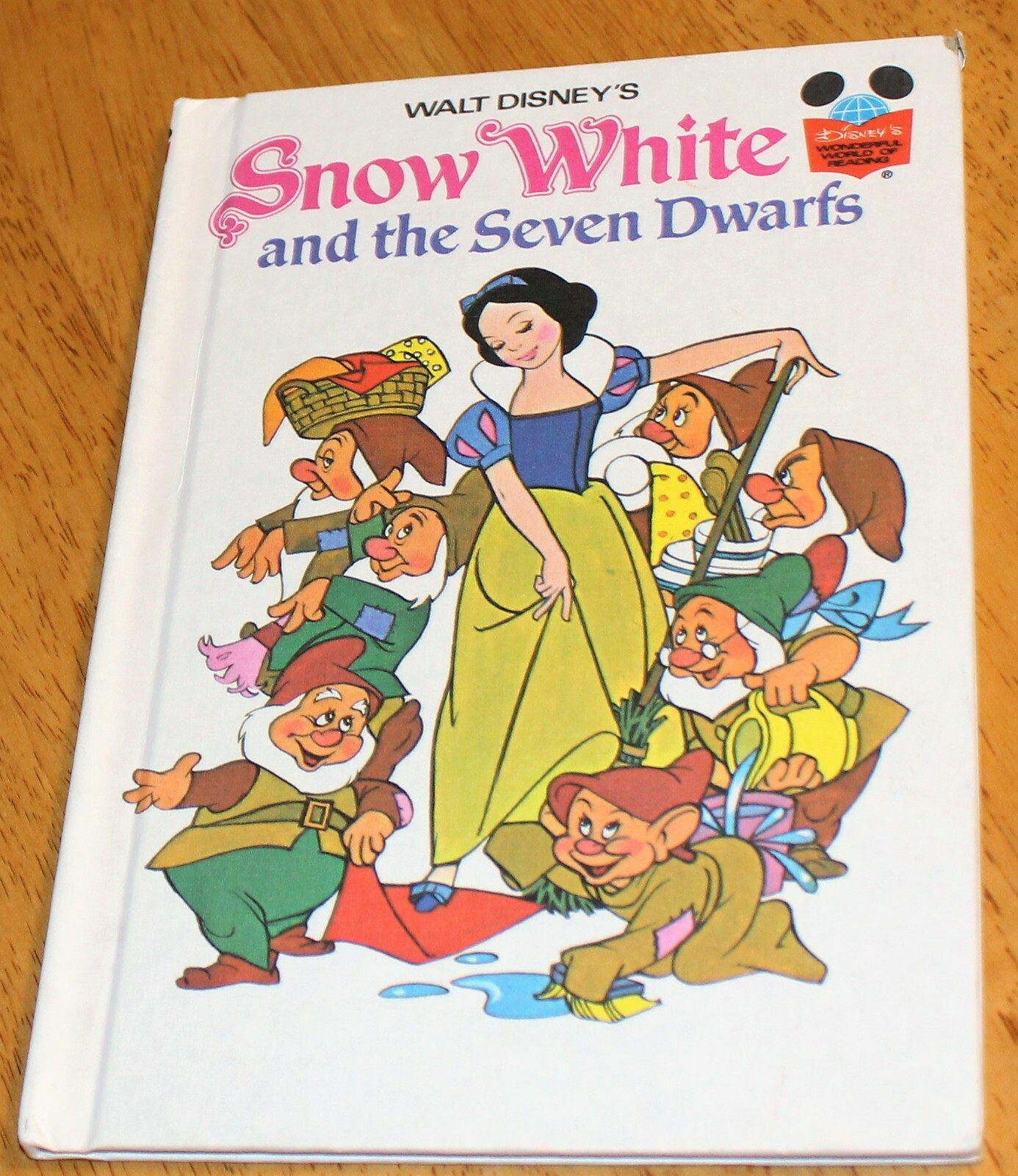  White and the Seven Dwarfs アートブック Walt Disney's Snow White & the Seven Dwarfs ART BOOK | eBay