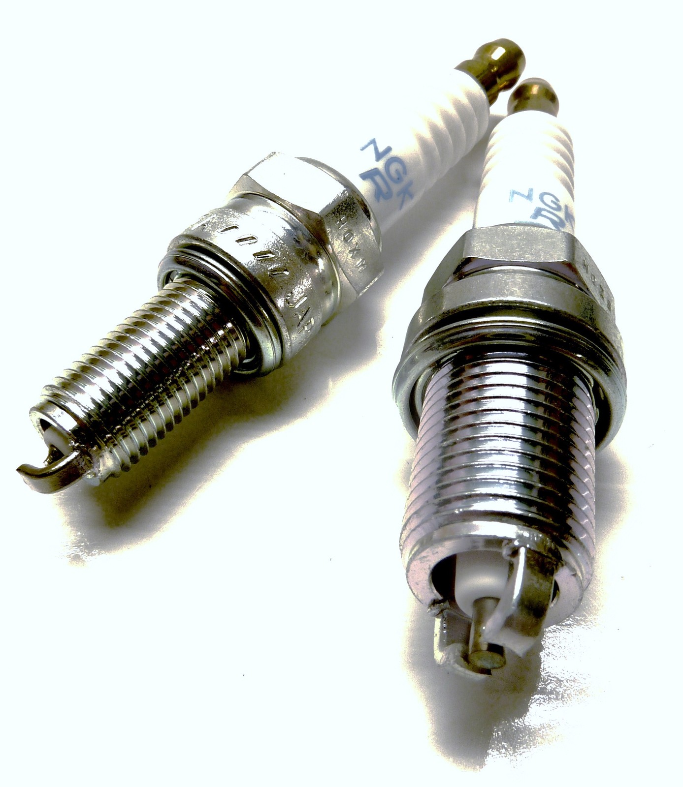 Set of 8 Eight GENUINE Alfa Romeo Twin Spark Spark Plugs 46521529 ...