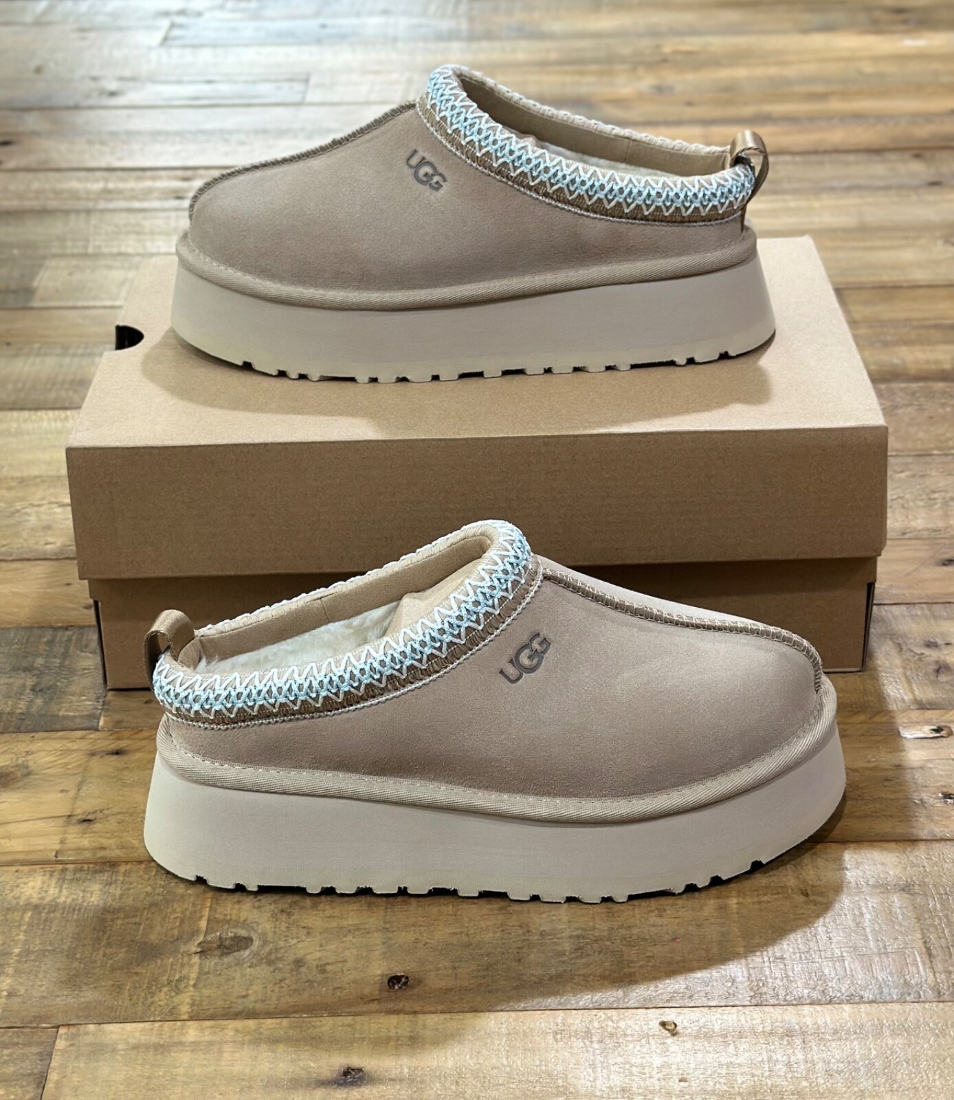 Pre-owned Ugg Tazz Sand In Beige