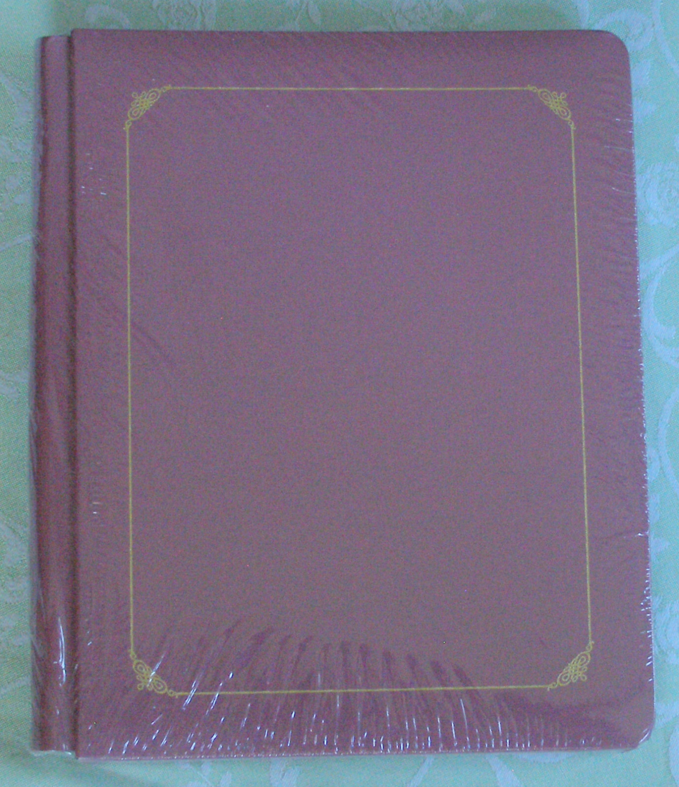 Creative Memories 8.5 X 11 Mulberry Tribute Scrapbook Album with Gold Trim