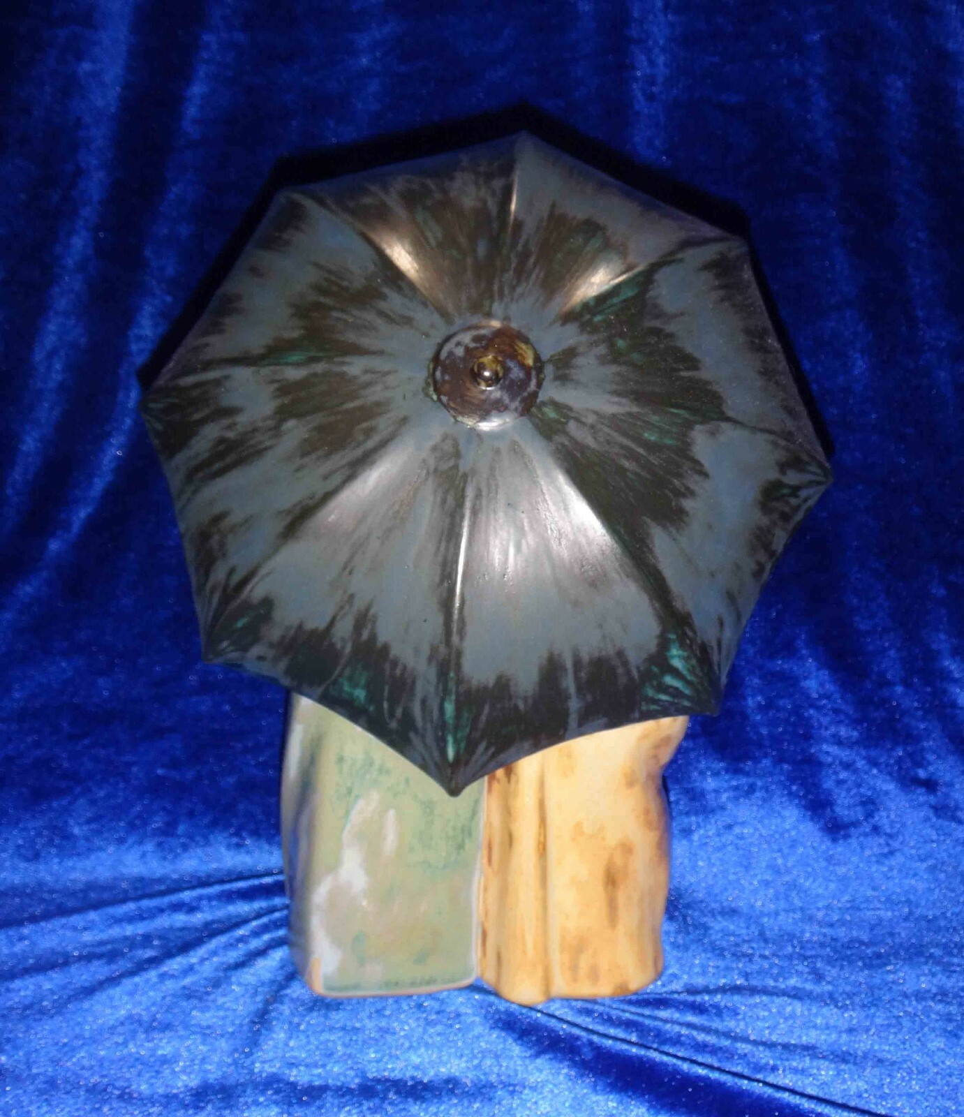 Lladro 2077 Under the Rain - Gris - Retired