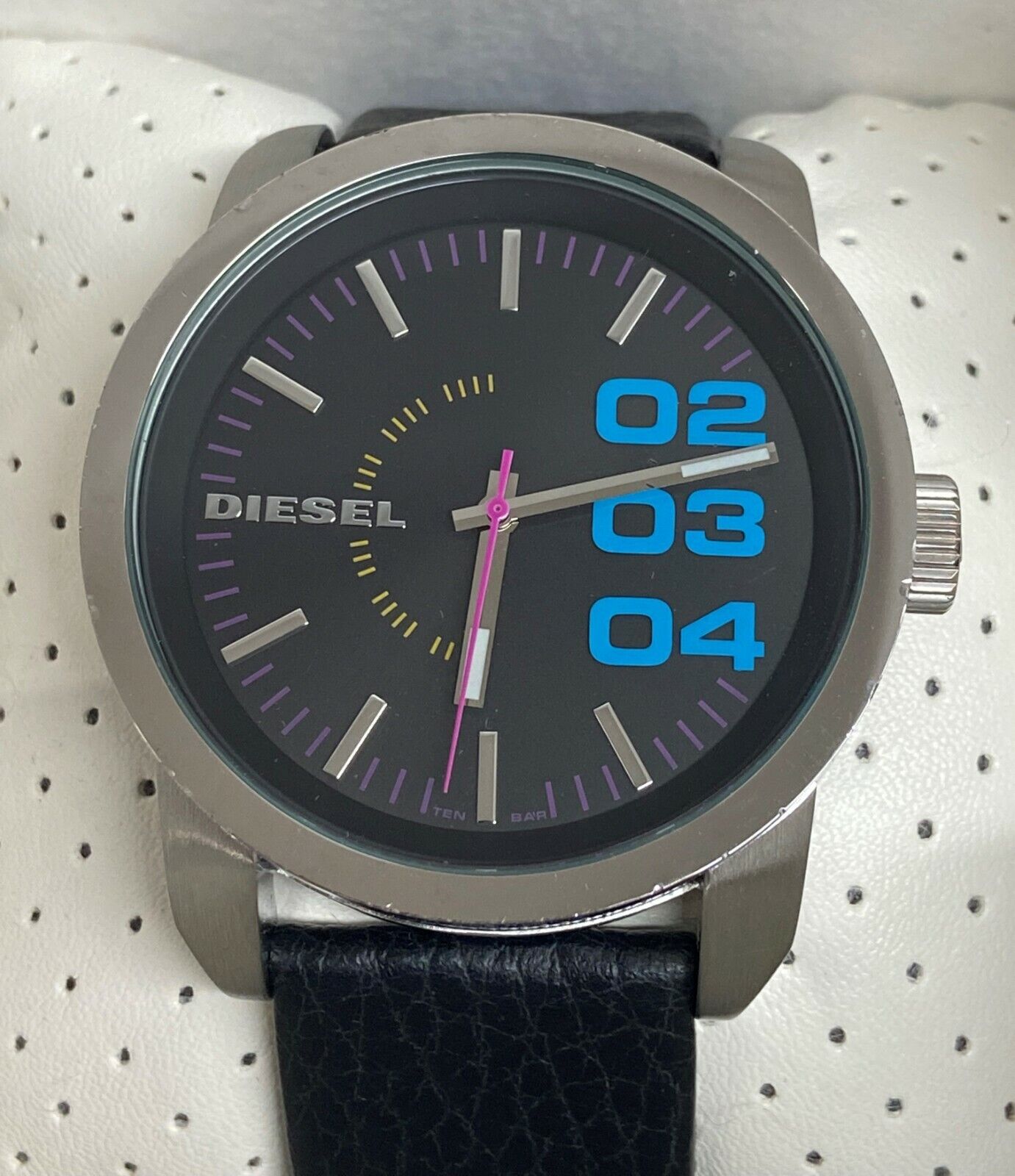 Diesel Gents Striking Black Dial Black Leather Strap Quartz Diesel Gents Striking Black Dial Black Leather Strap Quartz