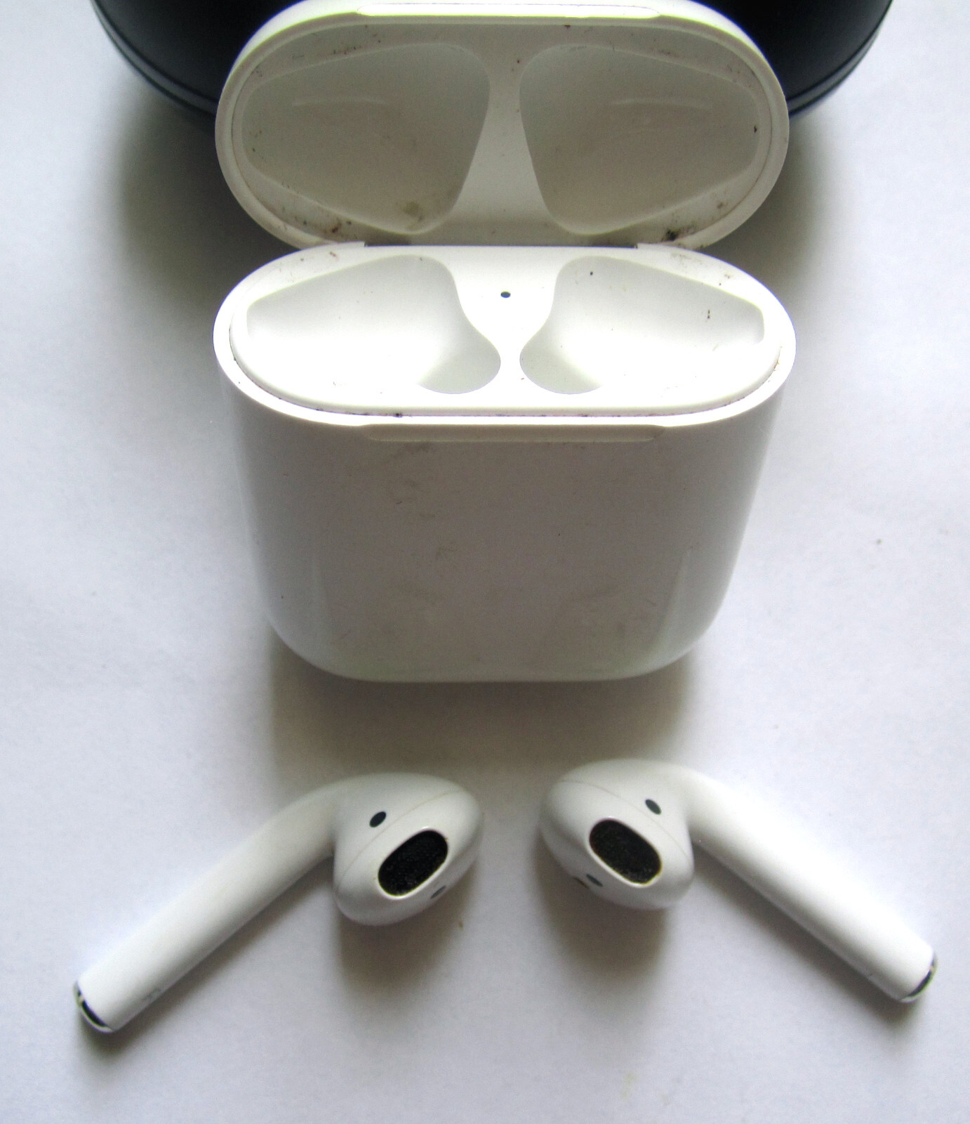 Apple AirPods 2nd Generation A2032, A2031 A1602 EMC2862 Apple AirPods 2nd Generation A2032, A2031 A1602 EMC2862