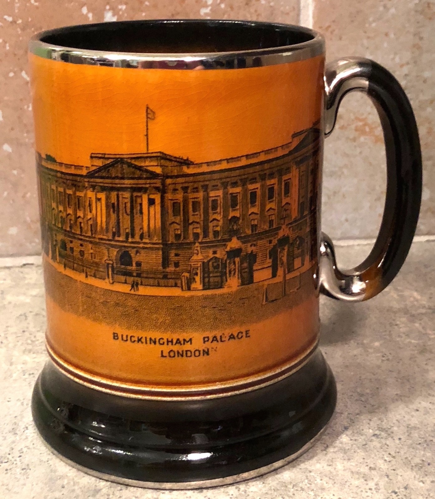 VINTAGE ARTHUR WOOD ROYAL BRADWELL LONDON LANDMARK MUG BUCKINGHAM PALACE LONDON