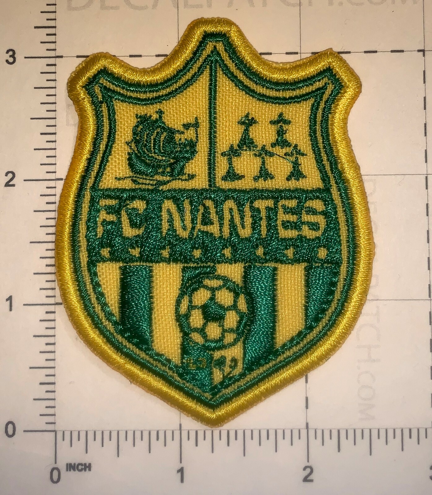 FRENCH SOCCER TEAM FC NANTES PATCH SEW NEW (B98)
