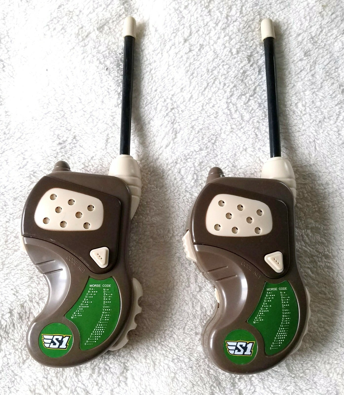 True Heroes ~ Walkie Talkie Set ~ 200 Ft Range ~ Toys R Us Exclusive.