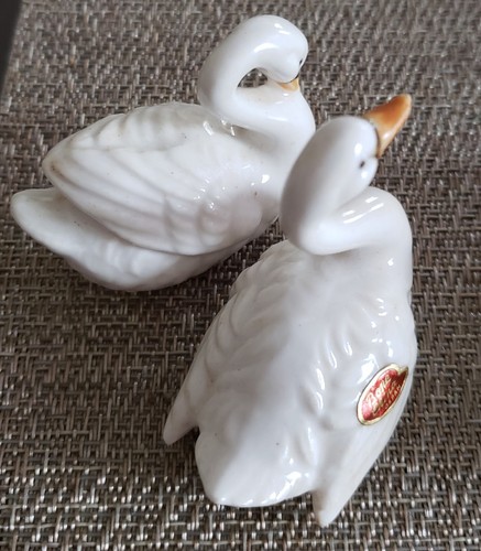 2 PAIRS OF VINTAGE BONE CHINA SWAN SALT AND PEPPER SHAKERS