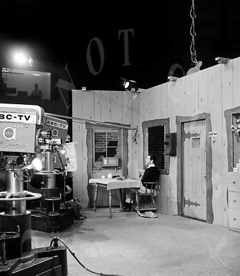 VINTAGE 8X10 PHOTOGRAPH OF TELEVISION STAR SOUPY SALES ON HIS TV SHOW SET