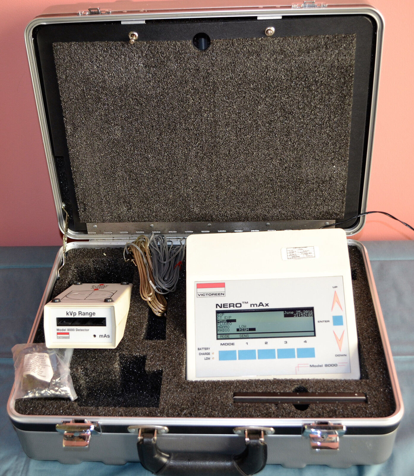 Victoreen Nero Max 8000 Non Invasive X-Ray Test Device with Victoreen Nero Max 8000 Non Invasive X-Ray Test Device with