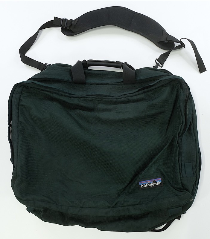 patagonia convertible travel bag Black Hole MLC 45L Black or comfortably carried by hand or over one shoulder Travel & Carry-on Duffel Bags