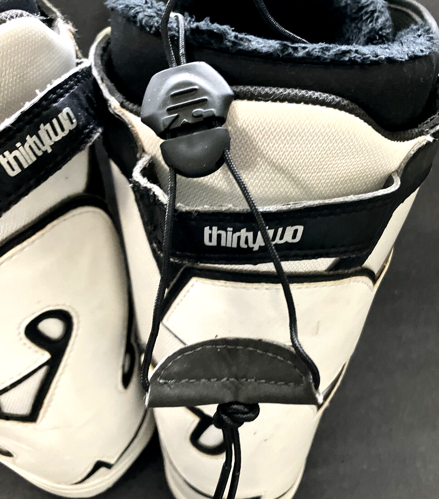 ThirtyTwo 32 Mens 2010 Exus Snowboard Boots Size 8 US White Black Thirty Two EUC