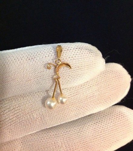 18K Yellow Gold Petite Pendant Set With Two Small White Pearls