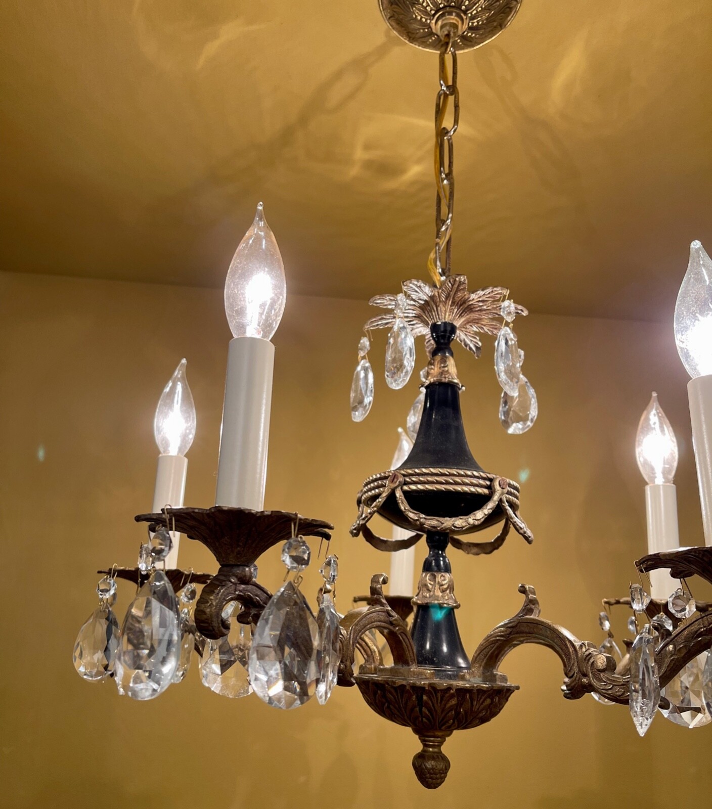 【VINTAGE HOLLYWOOD】Chandelier Crystal Hairpin Vintage Lighting 1960s Hollywood Regency brass black crystal