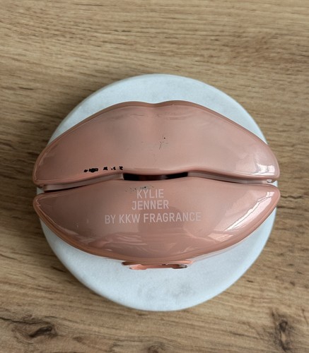絵本・児童書 Kylie Jenner by kkw fragrance 絵本・児童書 Kylie Jenner by kkw fragrance Kylie Jenner by