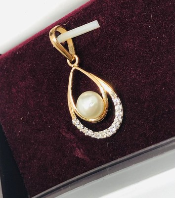 18K rose gold light weight pendant with moti and diamond