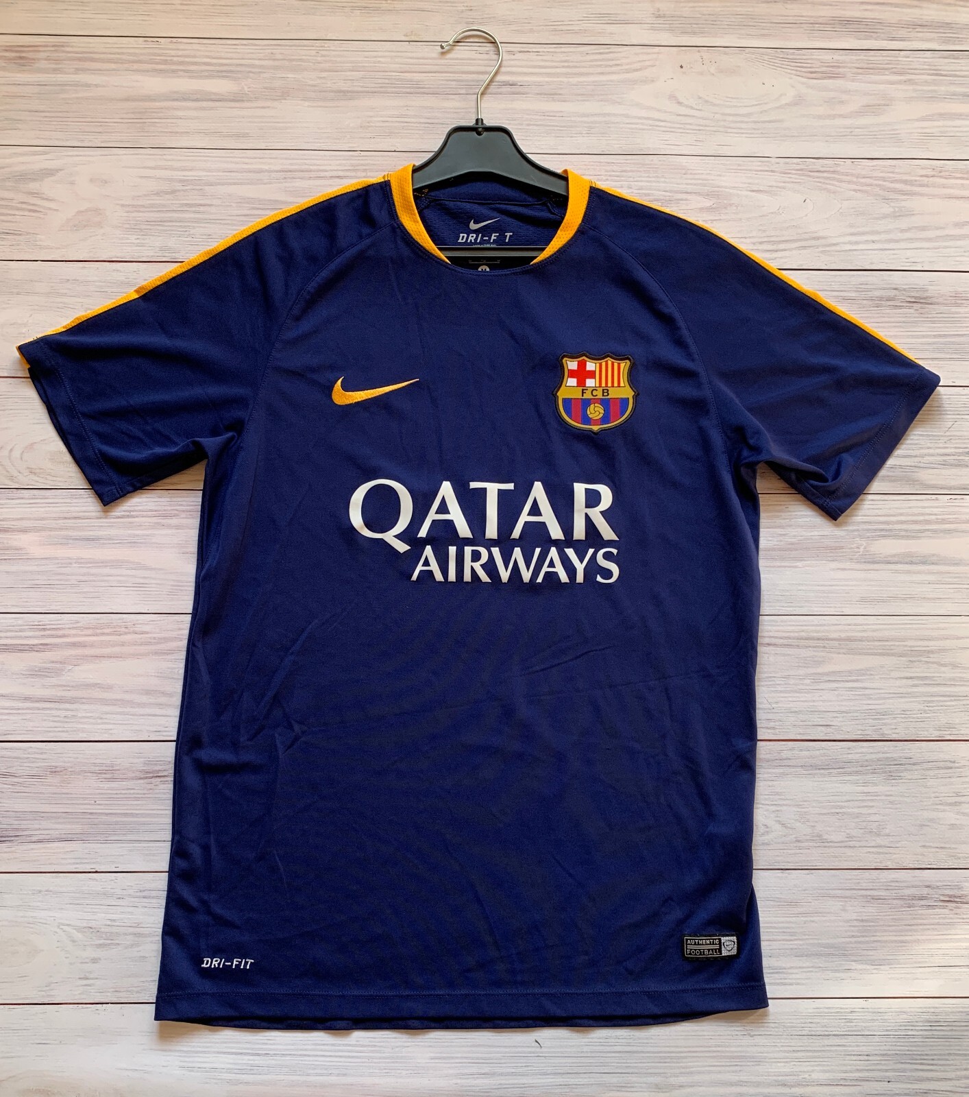 Nike FCB Escola Soccer Camp Tシャツ Mサイズ Nike FCB Escola Soccer Camp Tシャツ Mサイズ RARE Nike FC