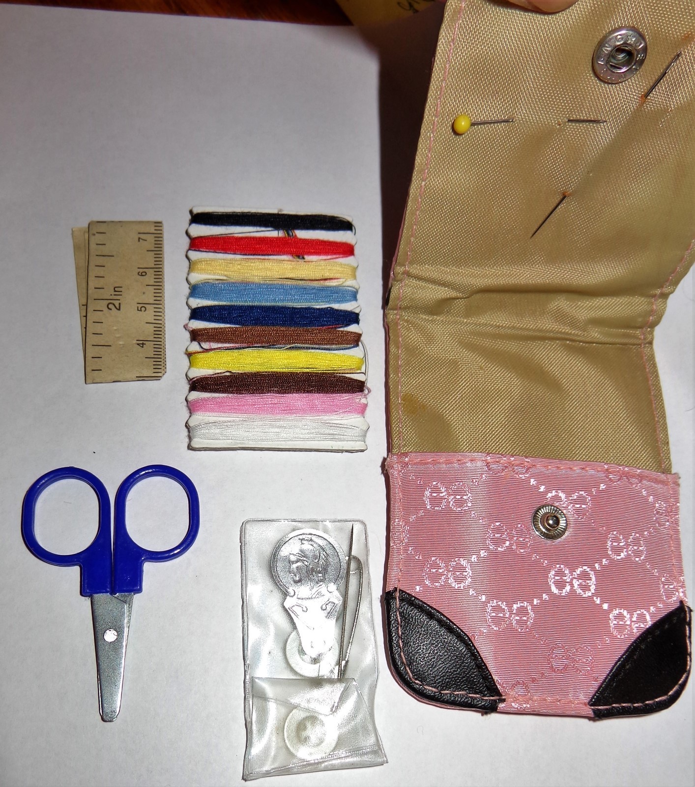 OLD VINTAGE PINK HANDBAG PURSE SHAPED SEWING KIT SCISSORS THREAD NEEDLES TAPE