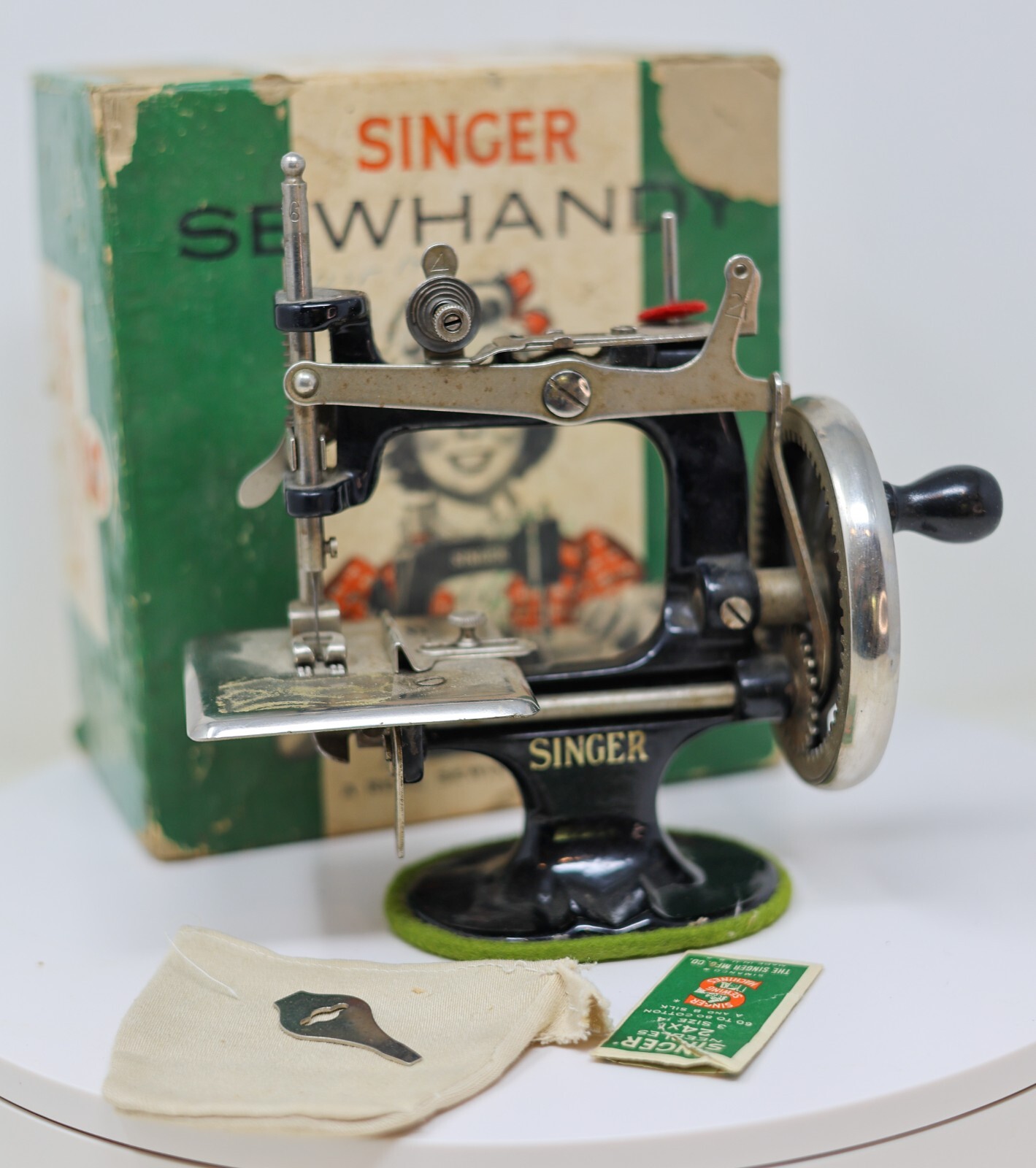 Antique / Vintage Singer Sewhandy #20 In Box 1940's Version
