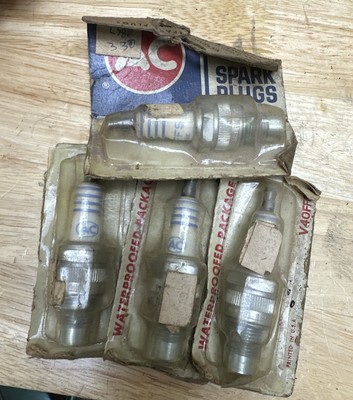 AC Delco V40FFS Spark Plug NOS Lot Of 4 Marine