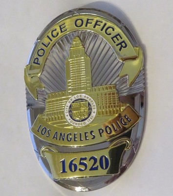 Film und TV Abzeichen Movie Police OFFICER # 16520 Polizei USA Rookie Bosch etc