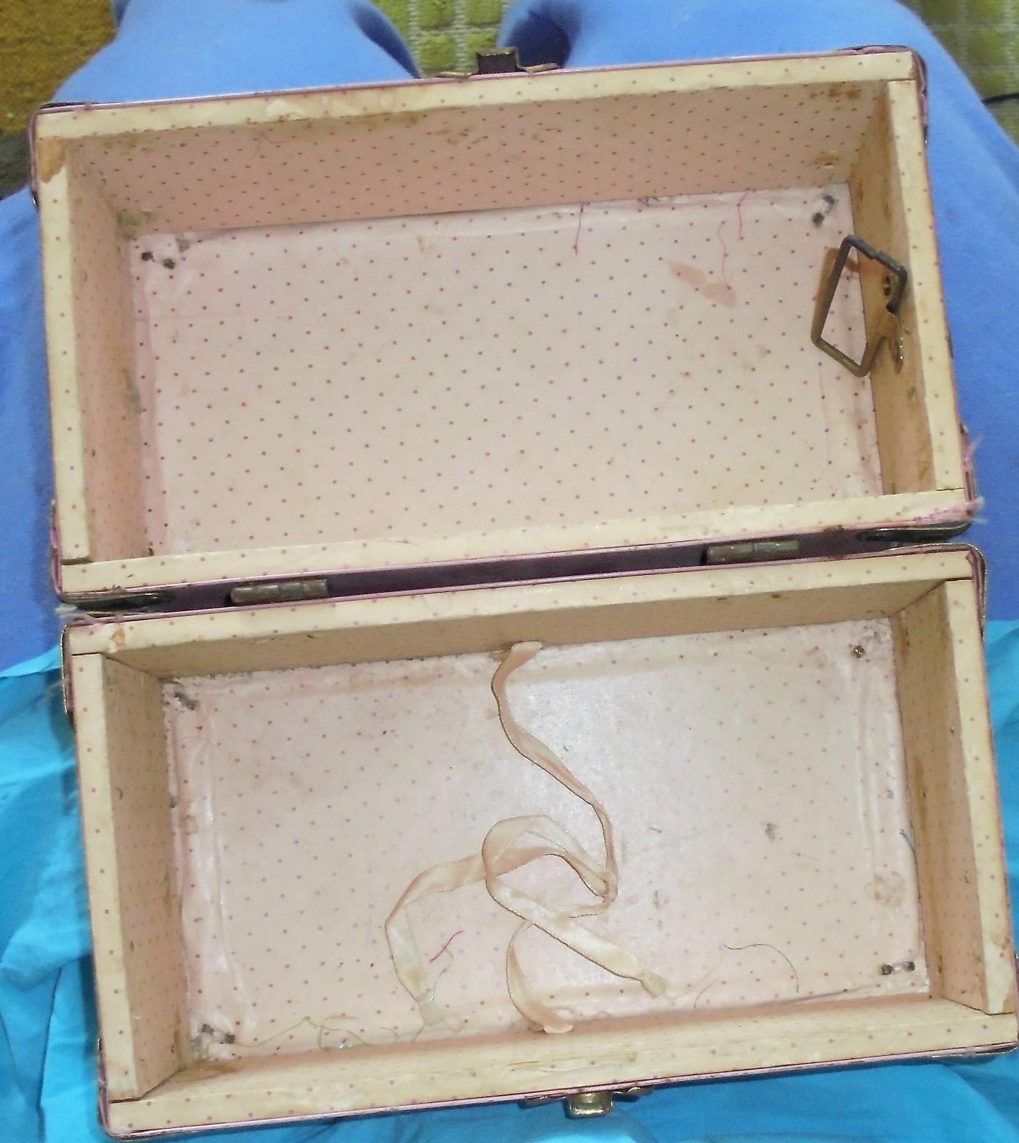 Vintage 1950's Vogue Ginny Logo Pink Metal Case Trunk