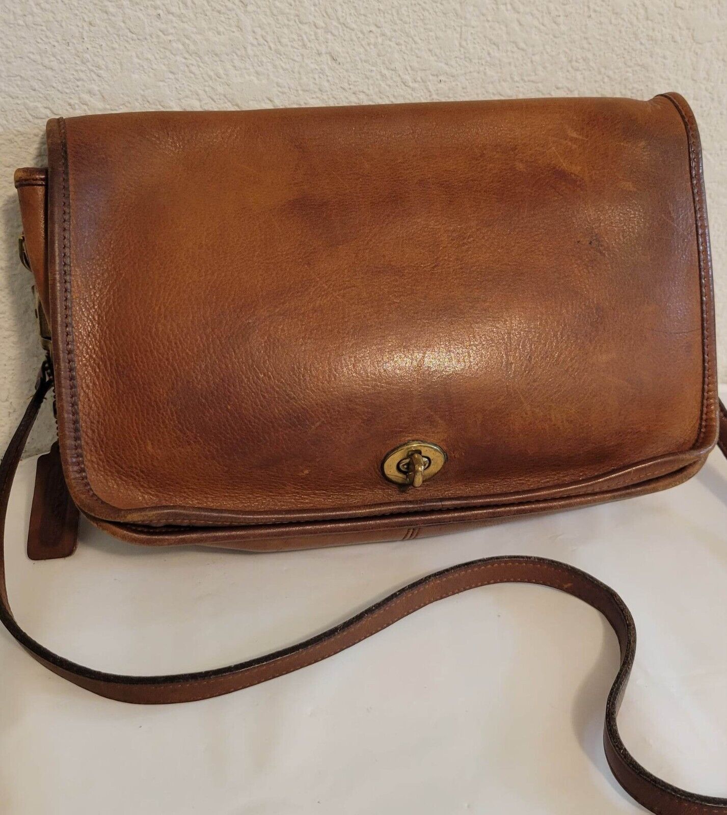 RARE 1970's Coach Vtg Brown Leather SM Dinky Crossbody RARE 1970's Coach Vtg Brown Leather SM Dinky Crossbody