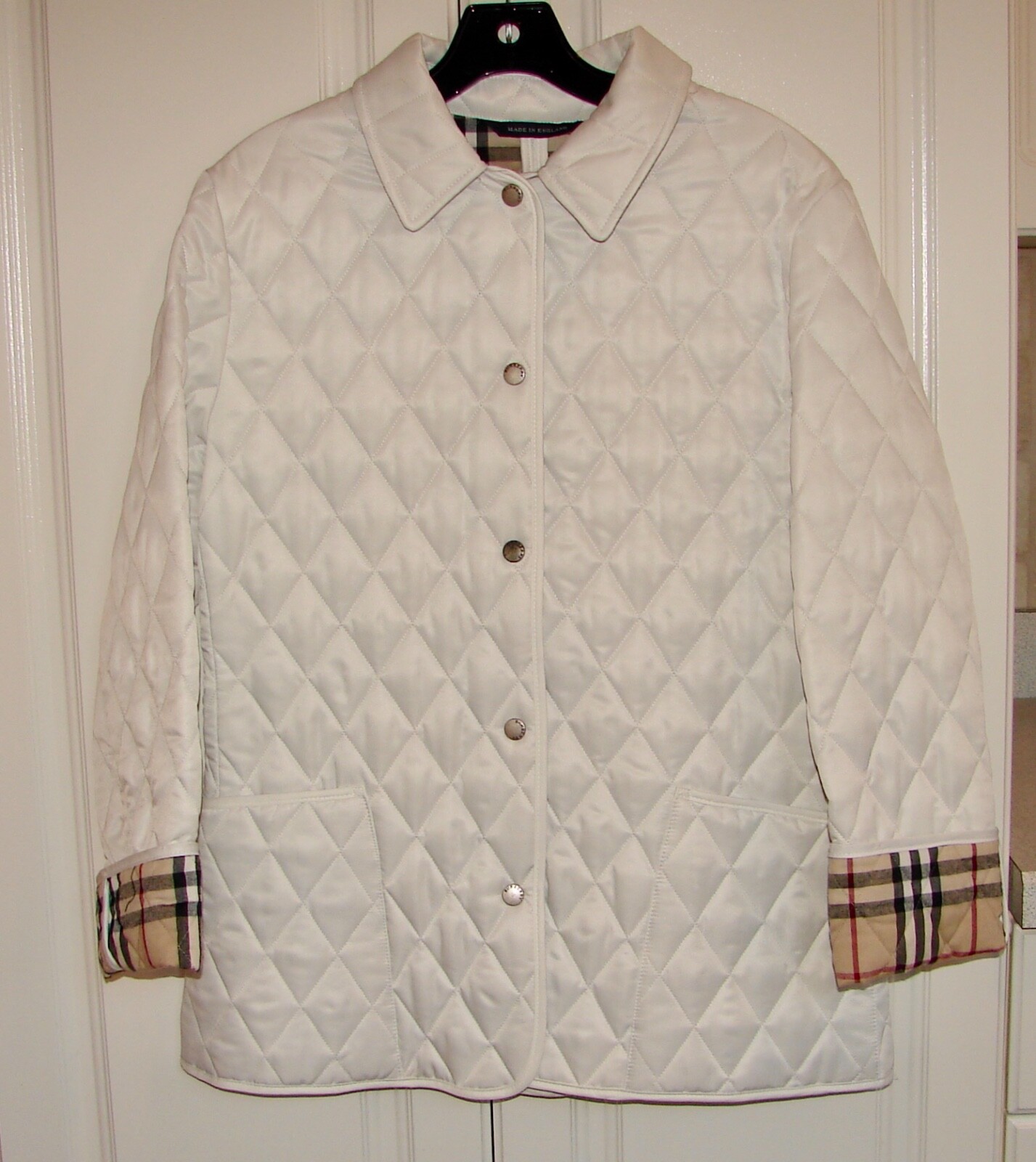 Burberry size Small white diamond quilted snap-front jacket Burberry size Small white diamond quilted snap-front jacket