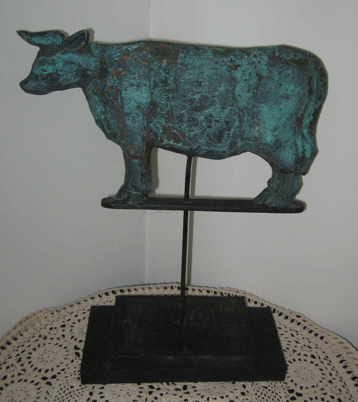 VINTAGE INTERESTING WOODEN BULL COW WEATHERVANE W/COPPER PATINA LOOK/OLD PAINT