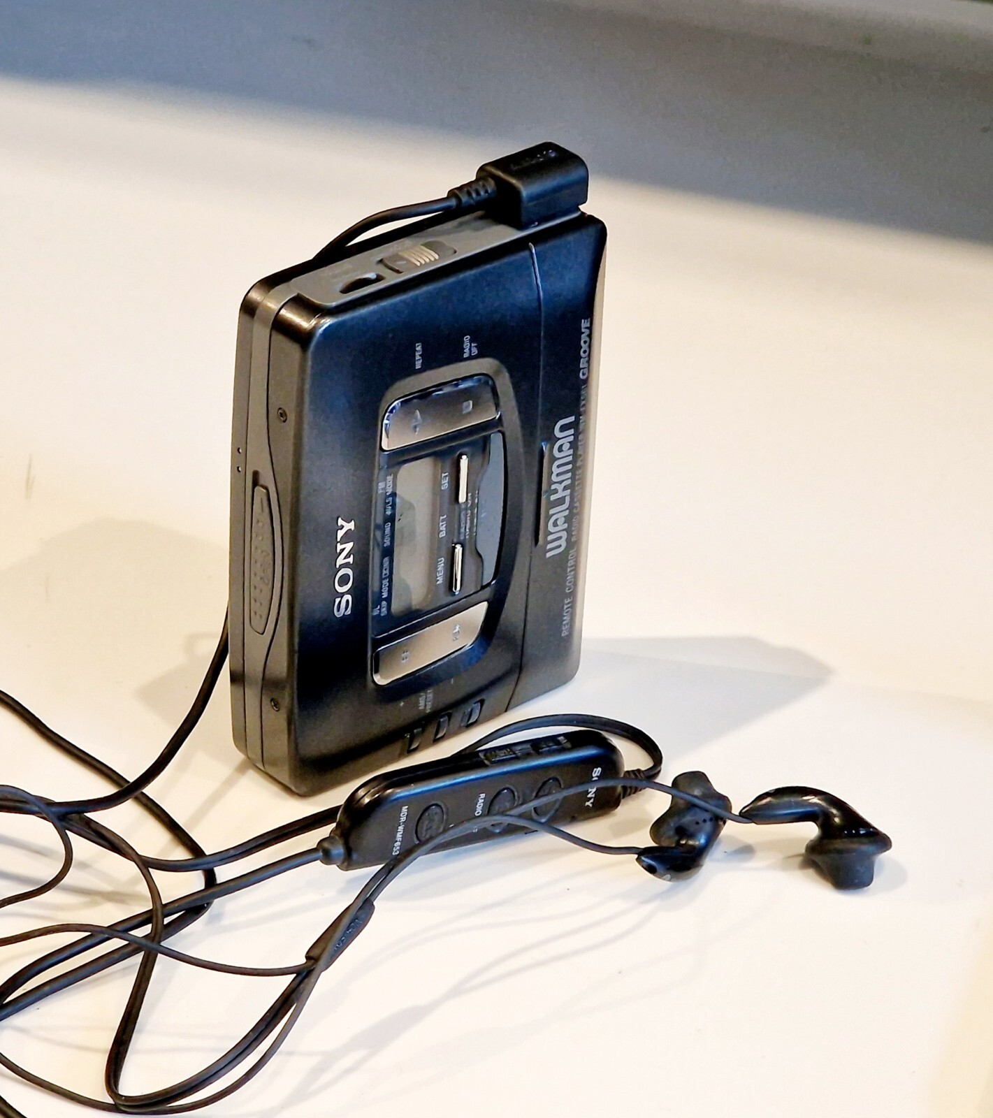 ポータブルプレーヤー SHARP MD-MT100 & SONY WALKMAN WM-EX500 SHARP MD-MT100 & SONY WALKMAN WM-EX500