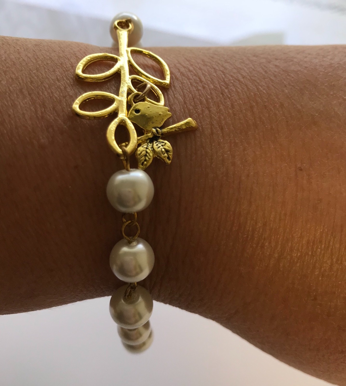 vintage yelow gold and  pearls bird figurin bracelet  8 in