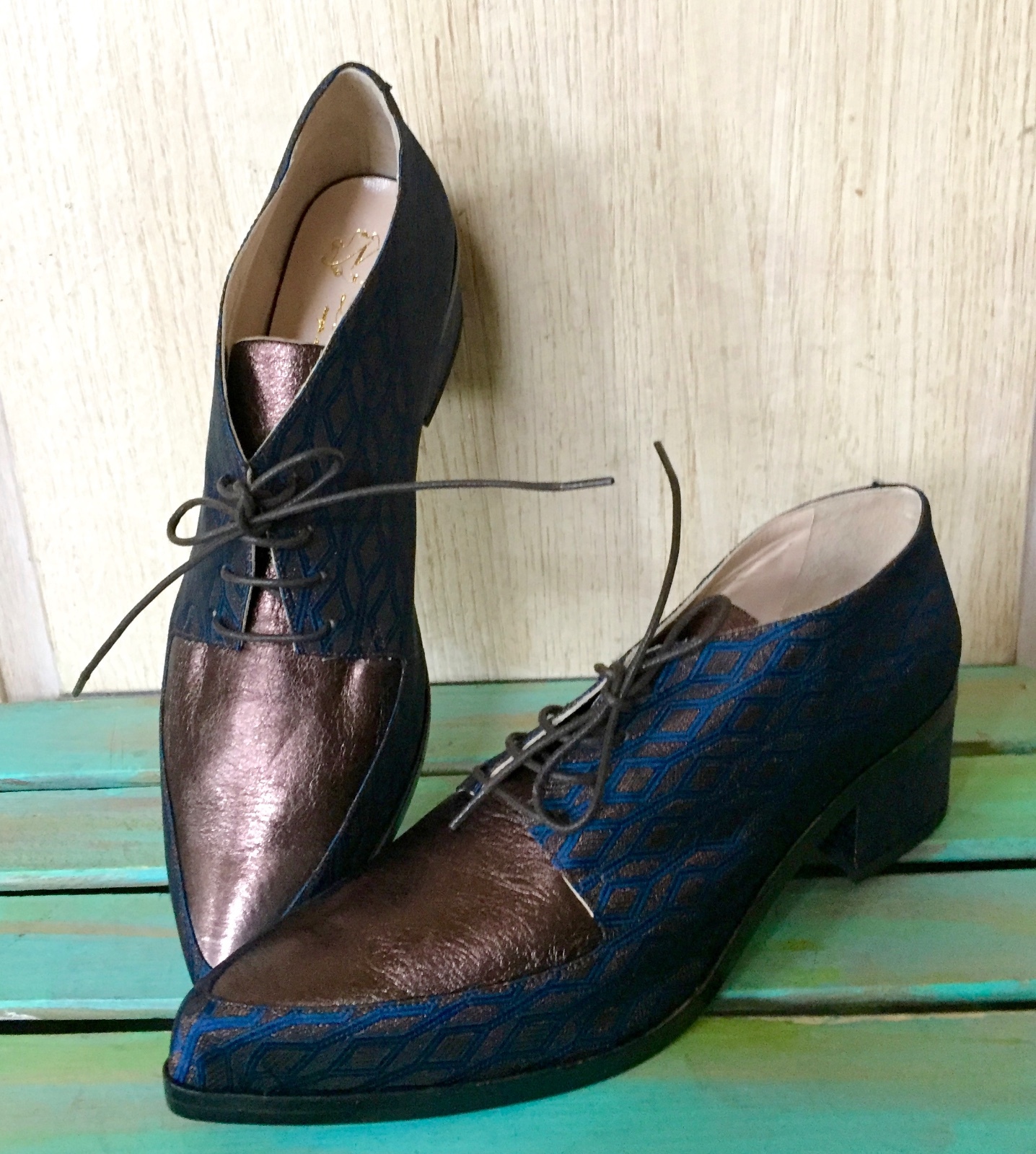 

Оксфорды Anthropologie Lenora Tessa, бронзовые кожаные туфли на шнуровке, 39 NIB, Blue - bronze, Lenora