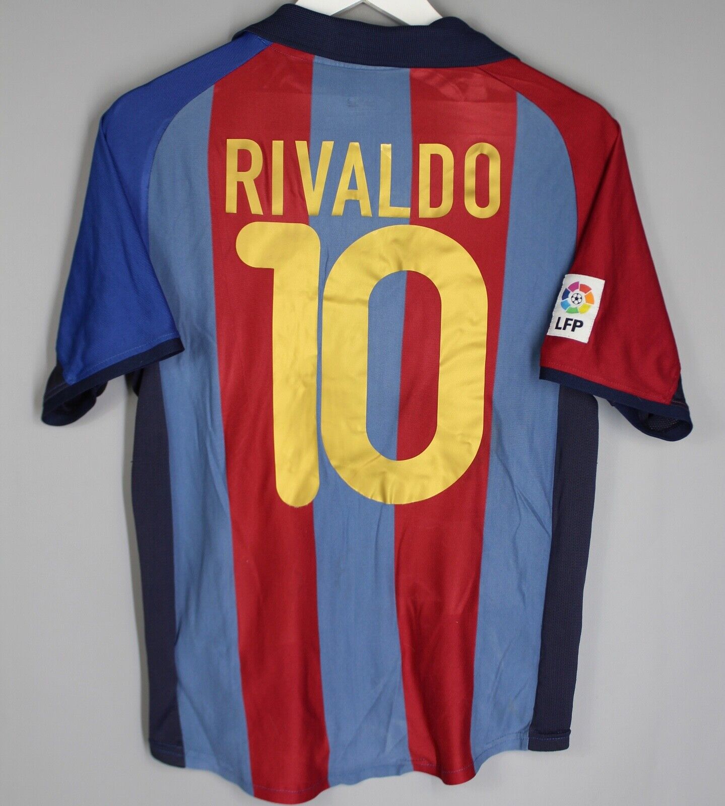 NIKE　2001〜2002 FCバルセロナ　ユニフォーム FC BARCELONA NIKE 2001 2002 HOME FOOTBALL SHIRT JERSEY #10