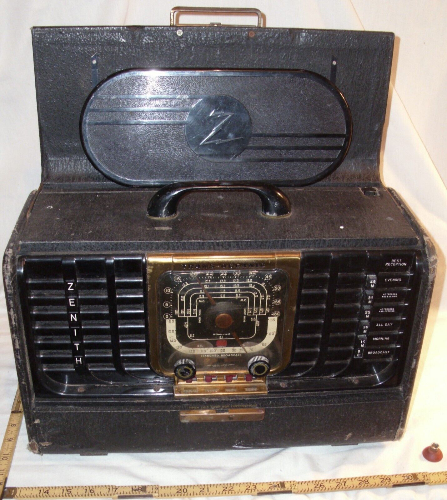 ZENITH TRANS-OCEANIC MODEL 8G005 PORTABLE SHORTWAVE TUBE ZENITH TRANS-OCEANIC MODEL 8G005 PORTABLE SHORTWAVE TUBE