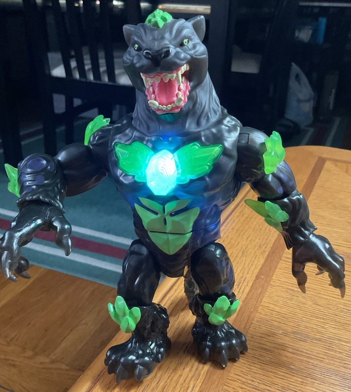 Beast Lab Stealth Strike Big Cat Beast Action Figure -